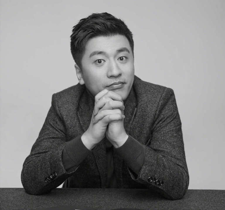 张雪峰先生遗像